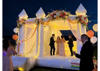 Inflatable White Wedding Bounce House: Elegant Design Meets Reliable Quality
