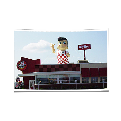 Frisch's Big Boy Restaurants Top Off Promotions with Inflatable Mascot