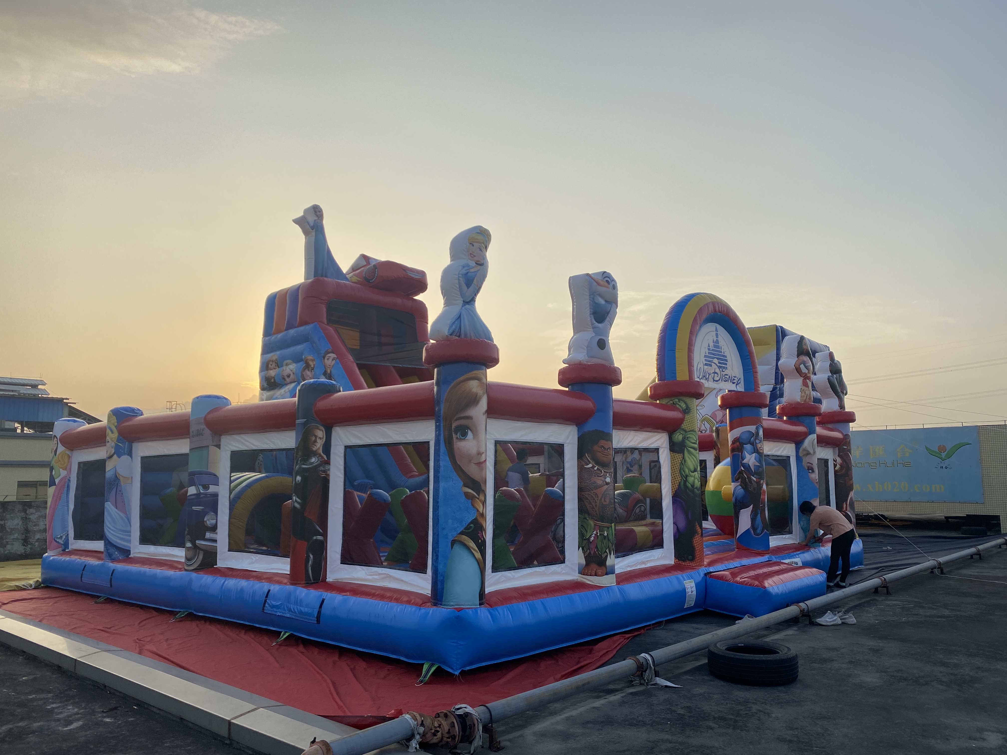 Inflatable bounce