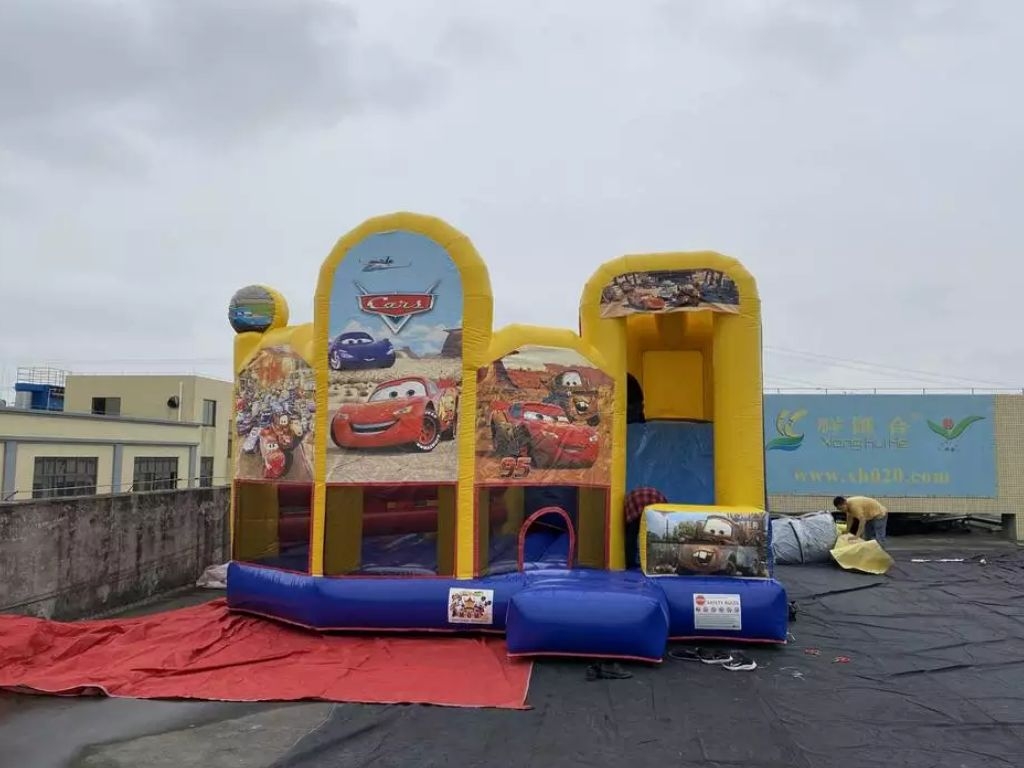 Inflatable bounce car mobilization