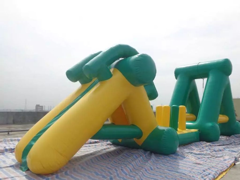 water inflatable obstacle