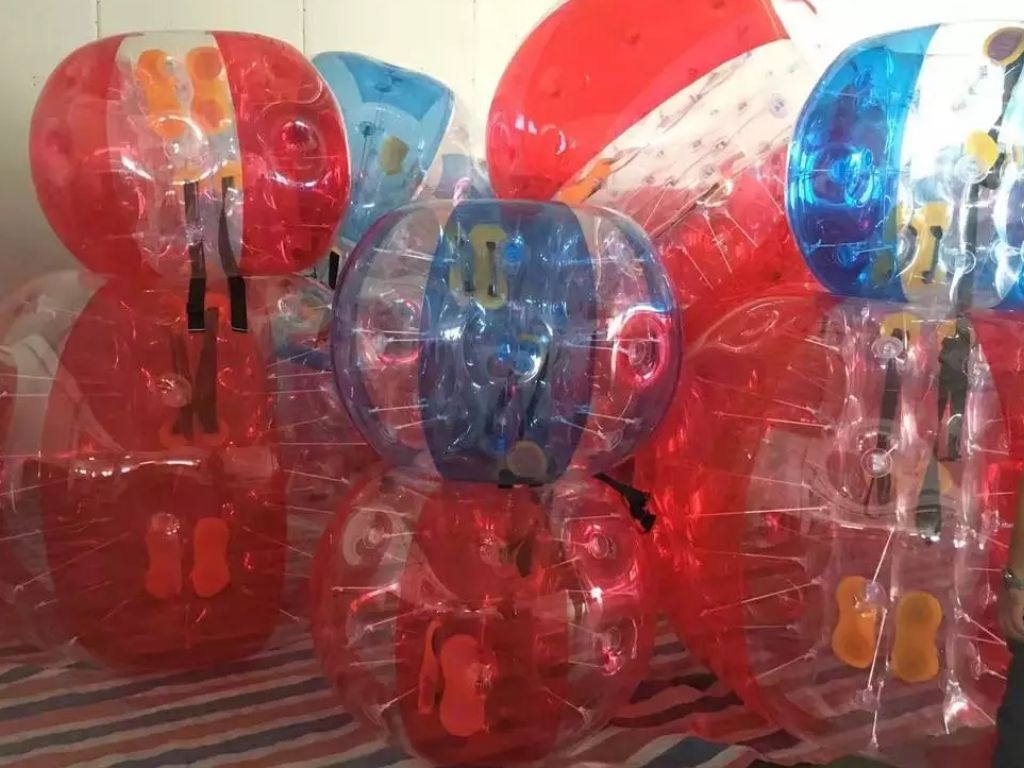 Inflatable bumper ball