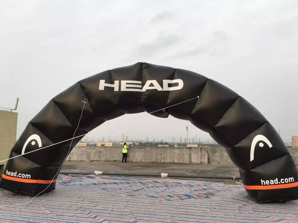 Inflatable arch