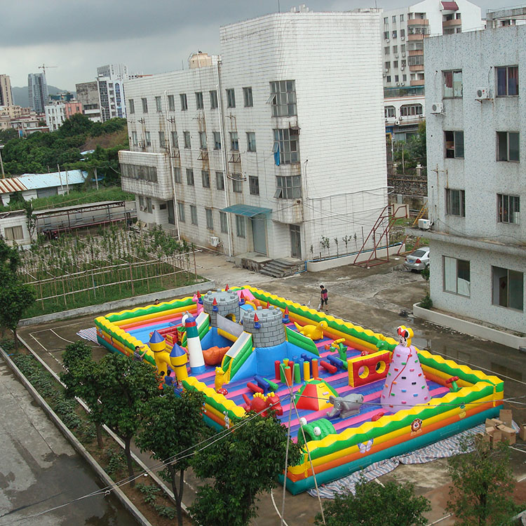 Inflatable fun city