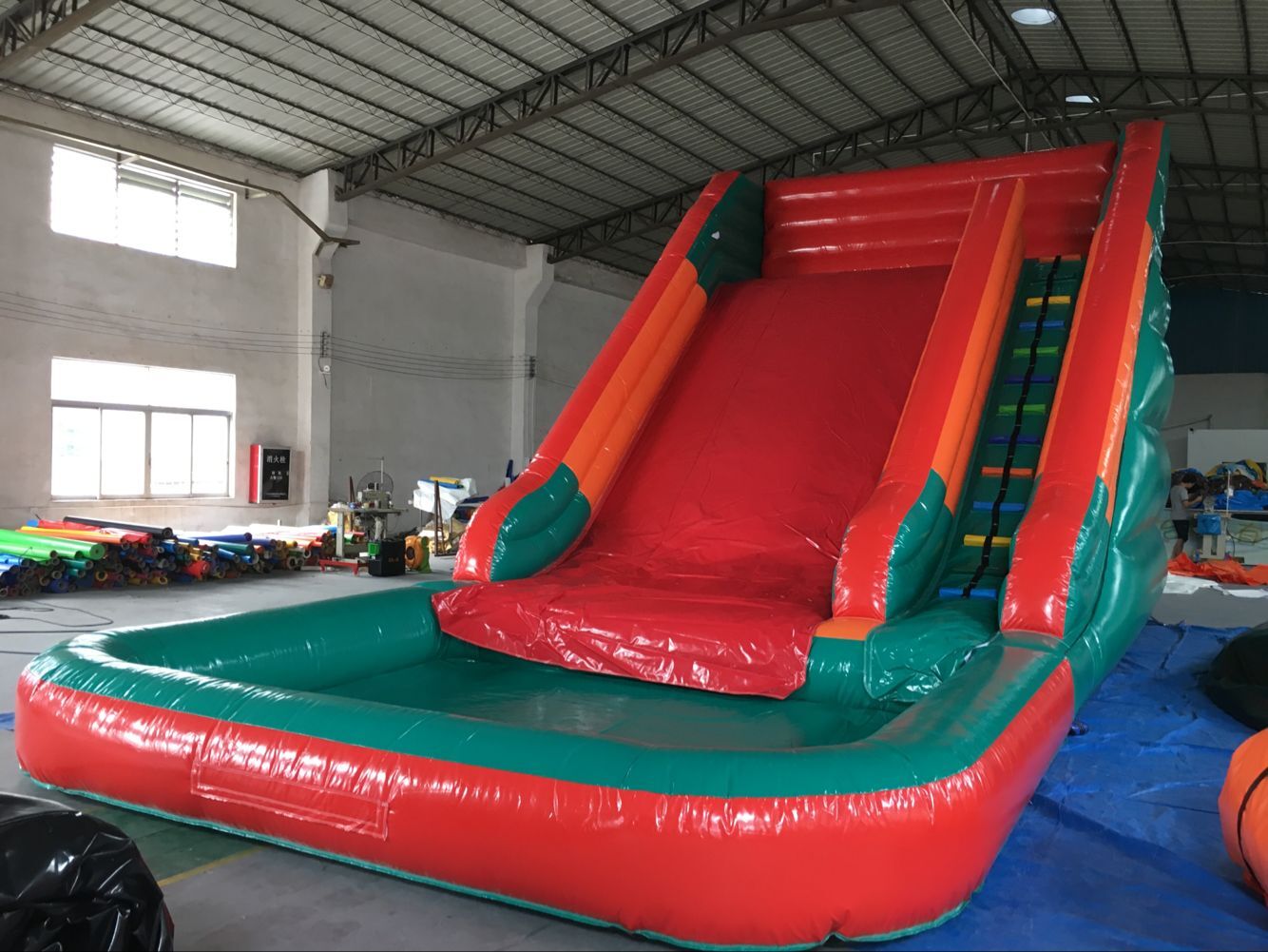 Inflatable slide large size