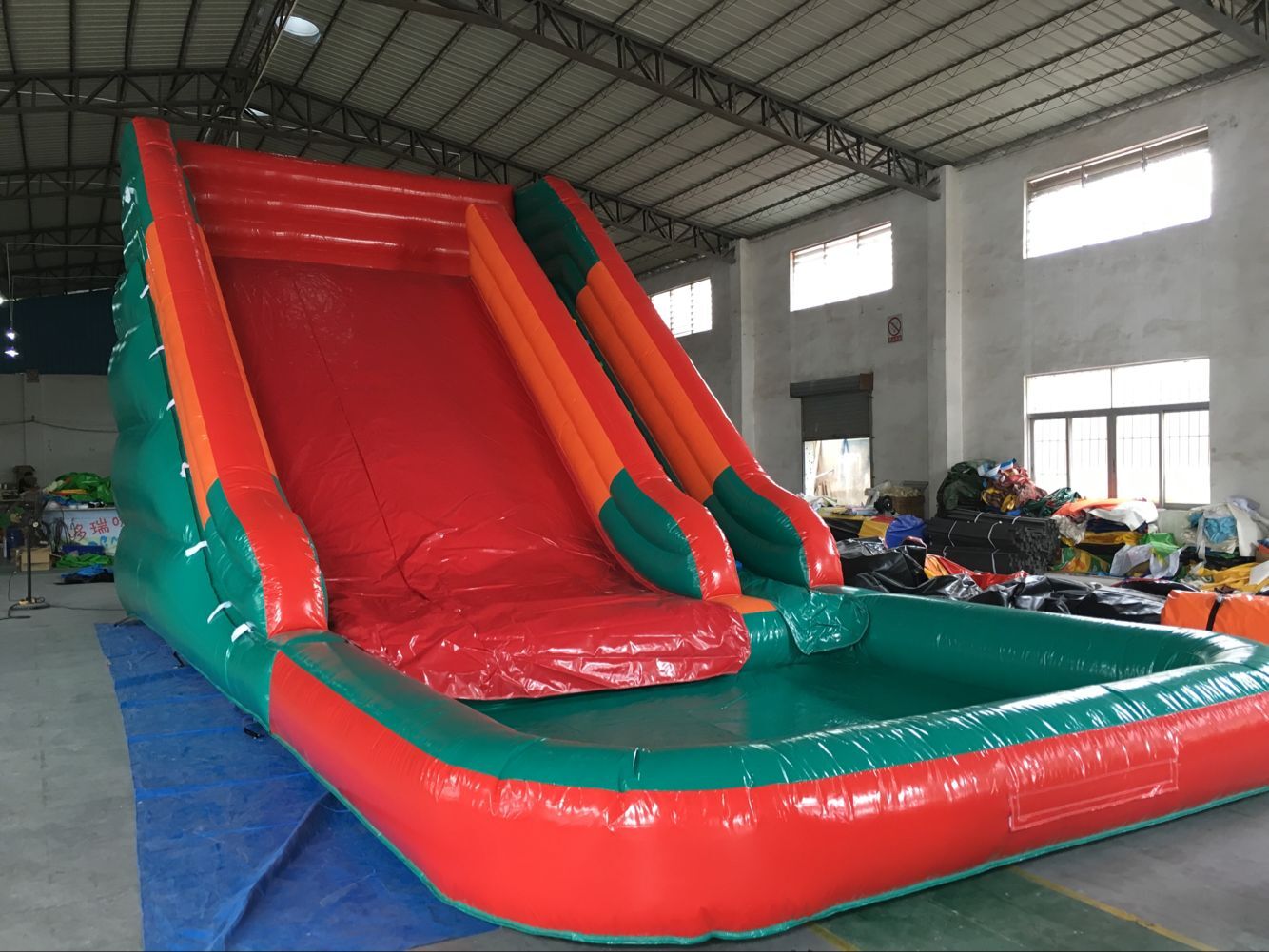 Inflatable slide wiht pool