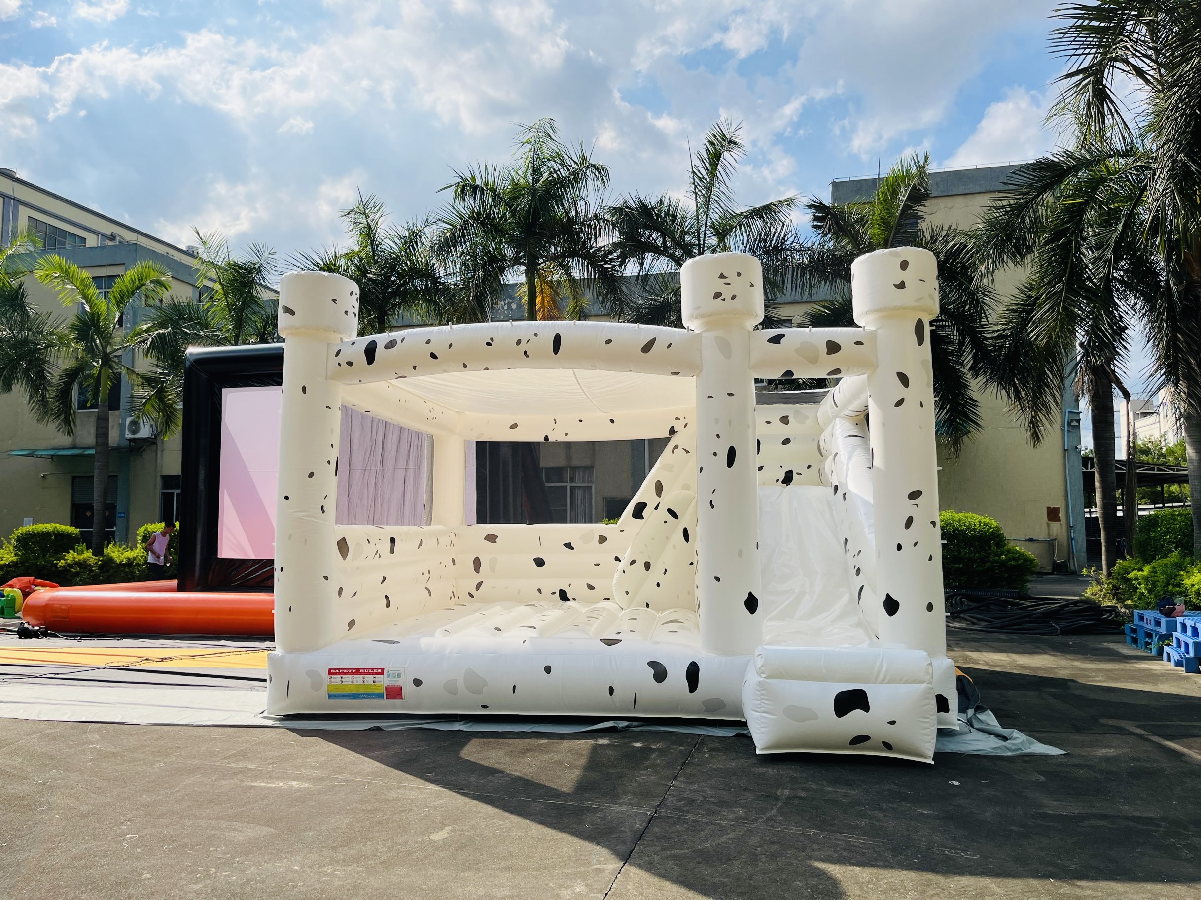 inflatable bouncer slide with pool