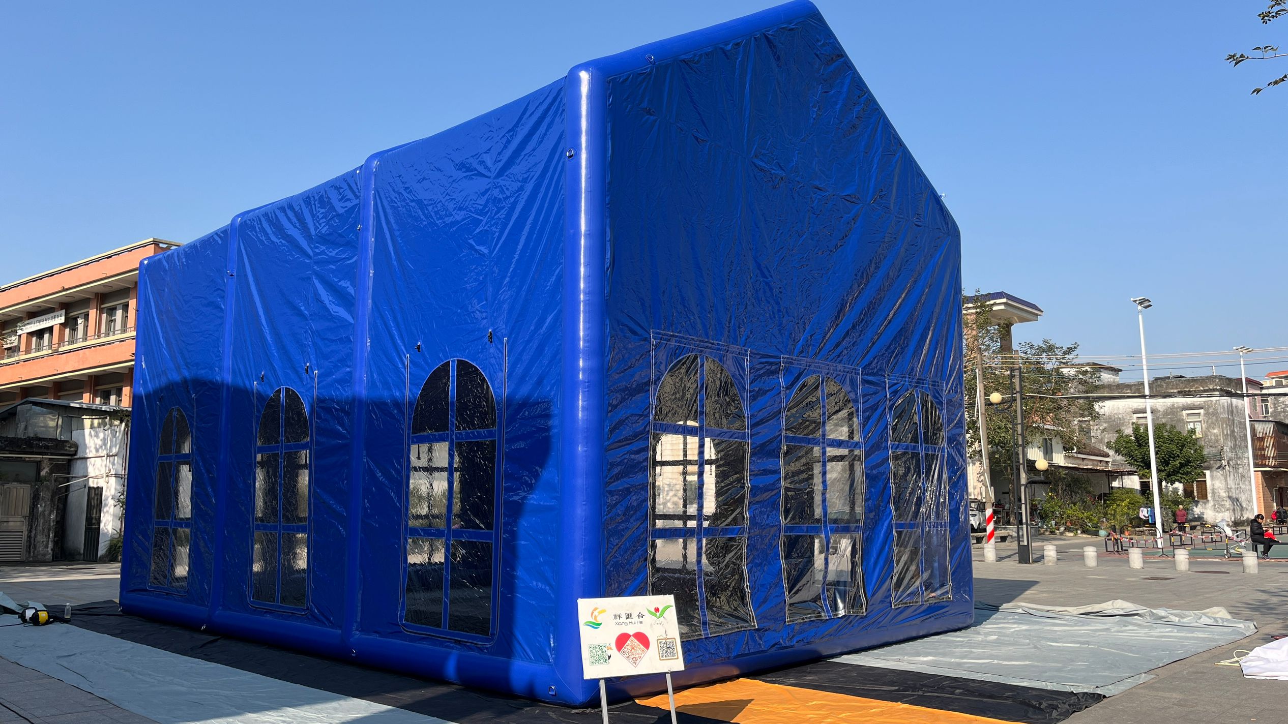 inflatable tent