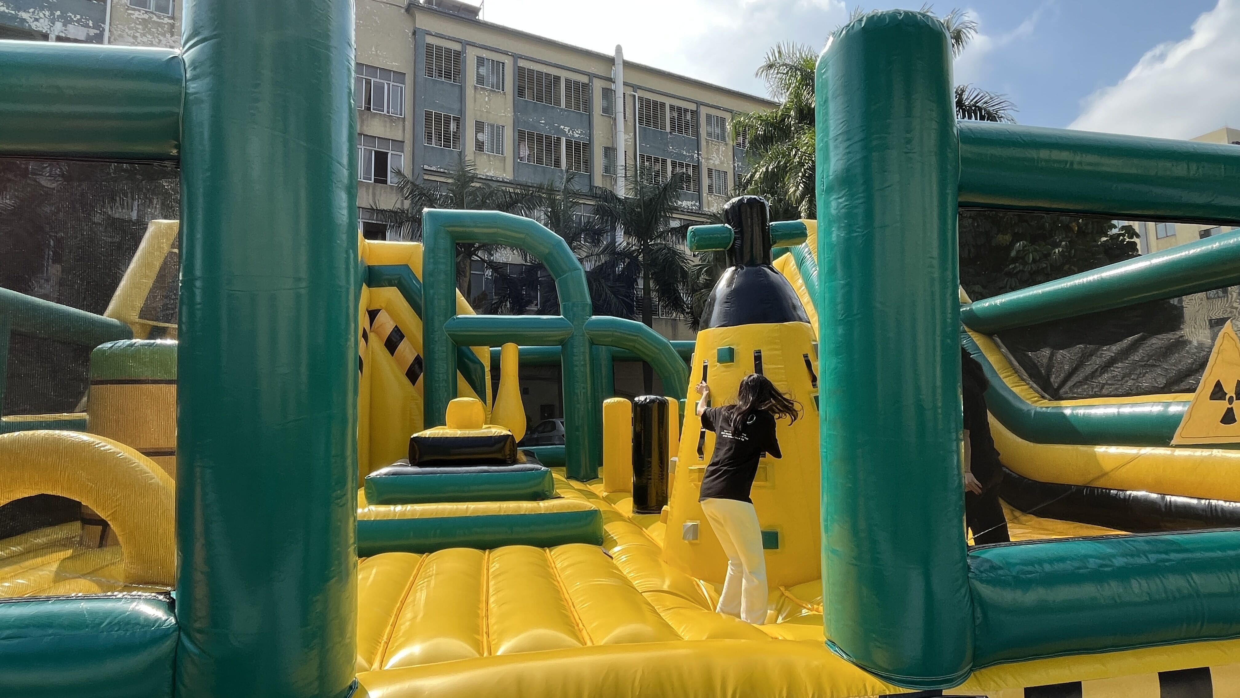 Large inflatable bounce castle