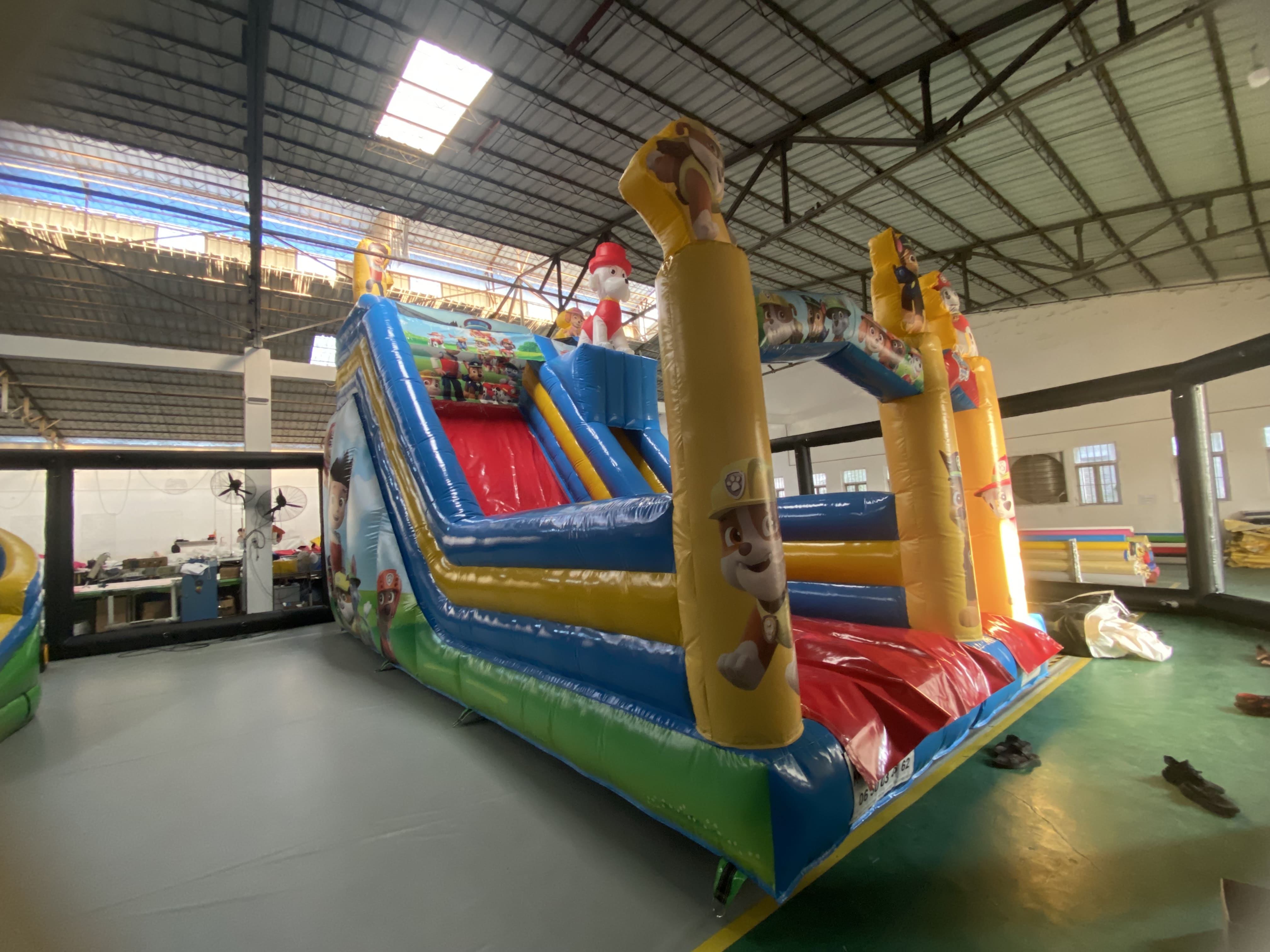 Inflatable dog slide for kids