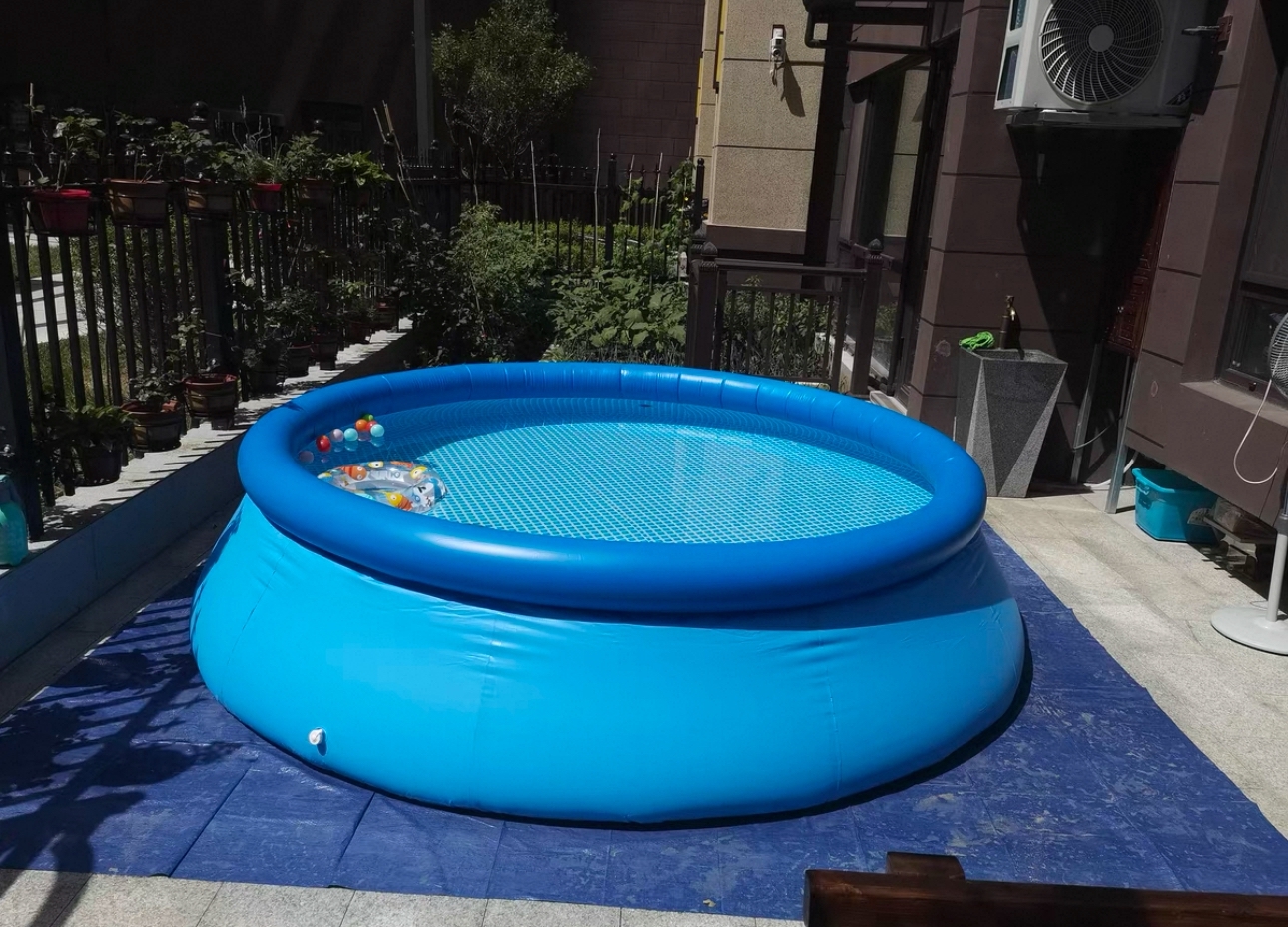 inflatable swimming pool