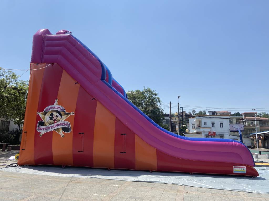 Giant inflatable slide
