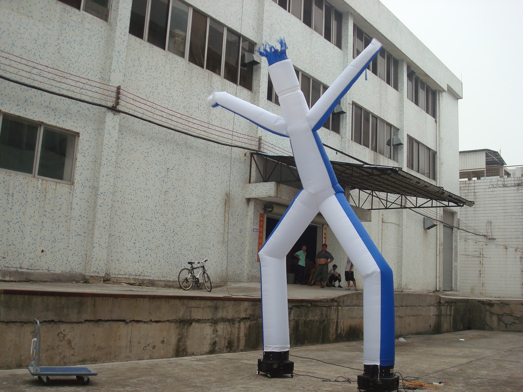 swaying inflatable dancer
