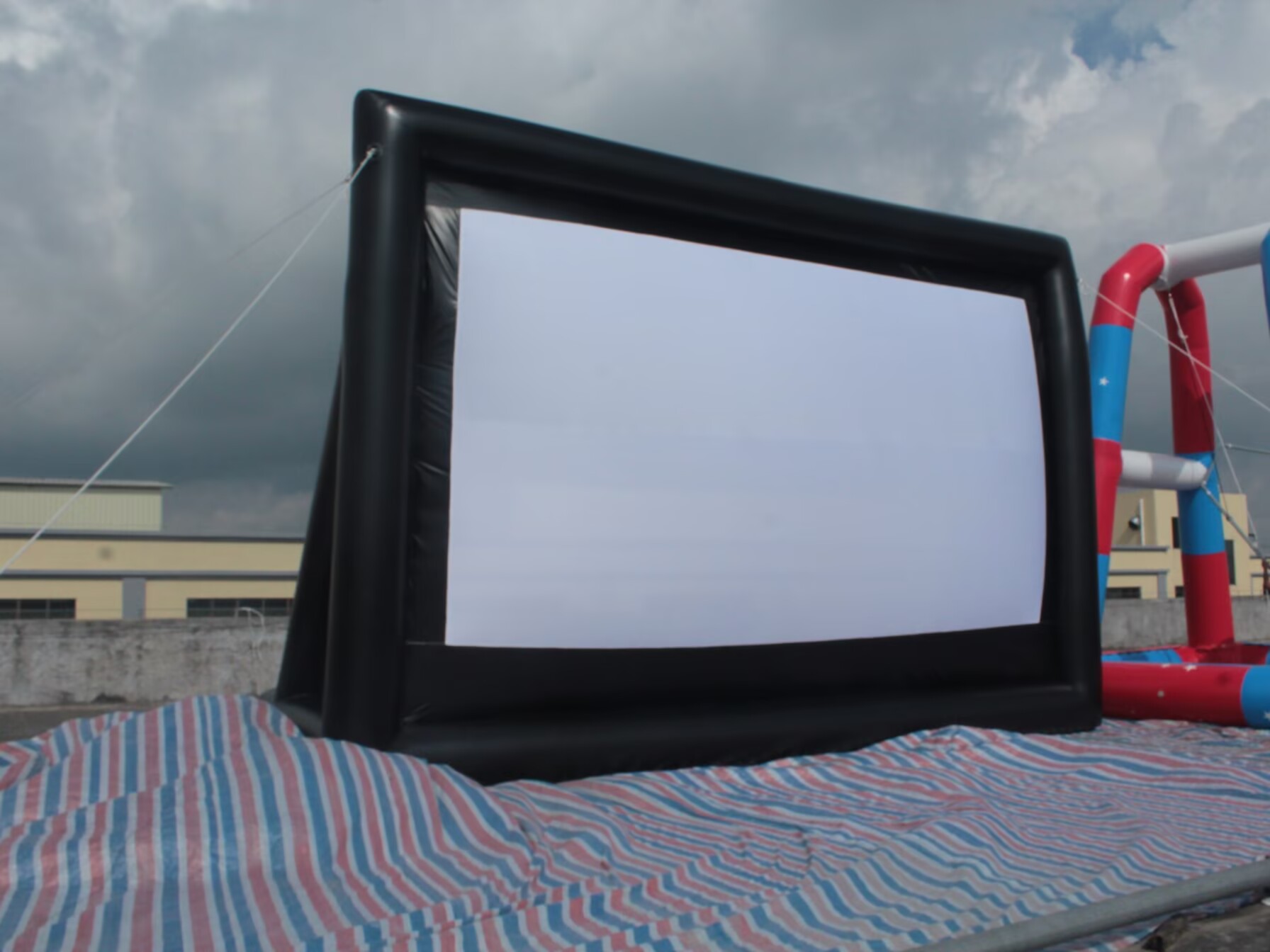 inflatable movie screen
