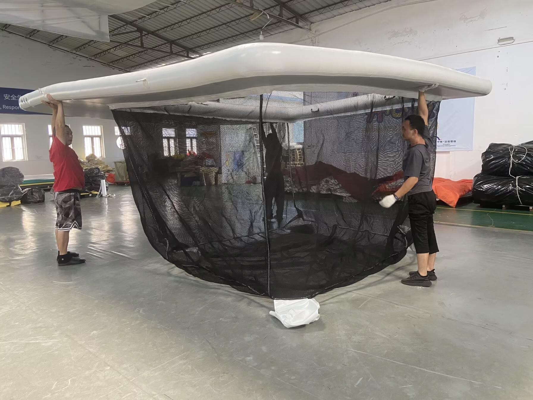inflatable pool with net
