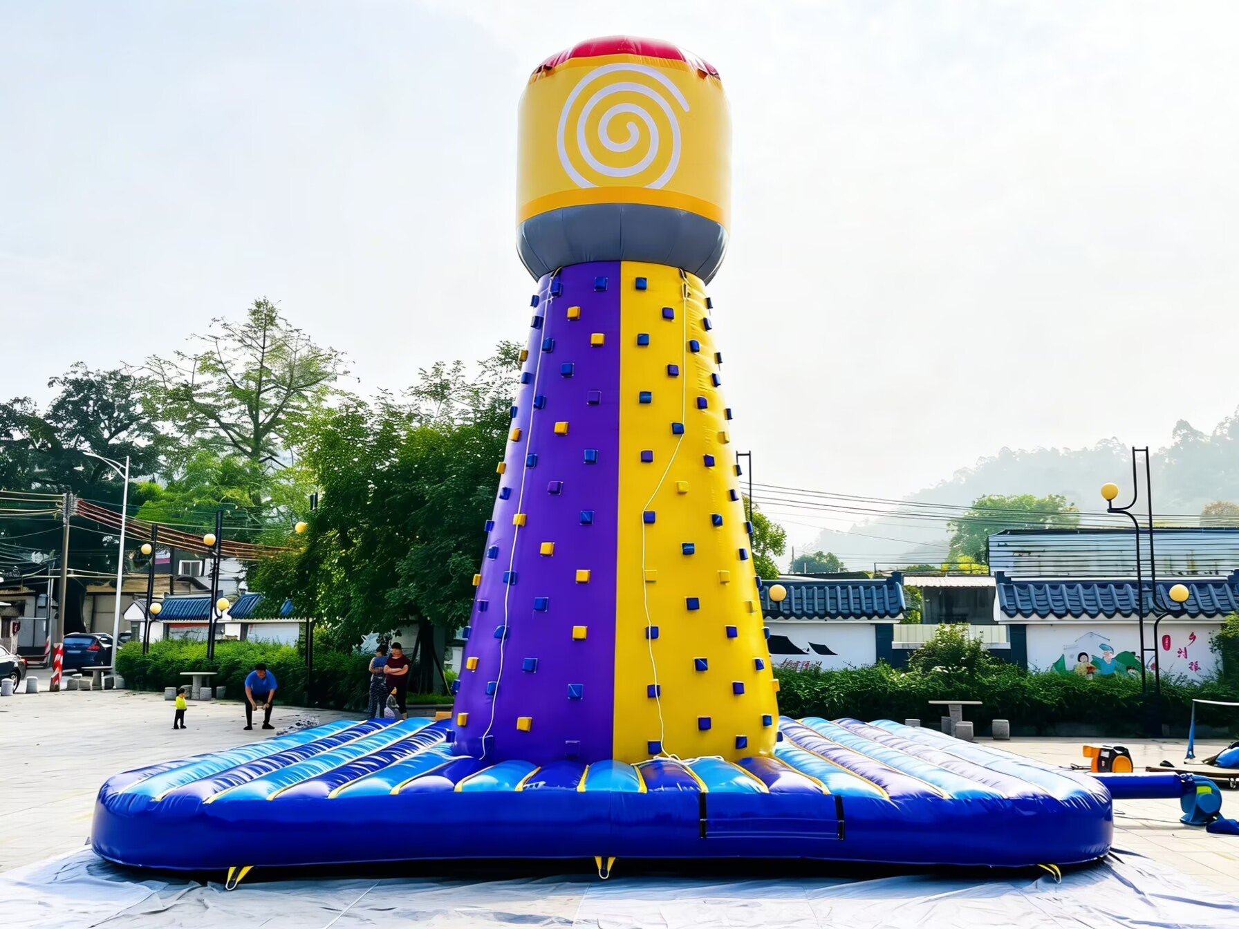 Inflatable climbing wall side detail
