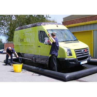 Inflatable car wash mat